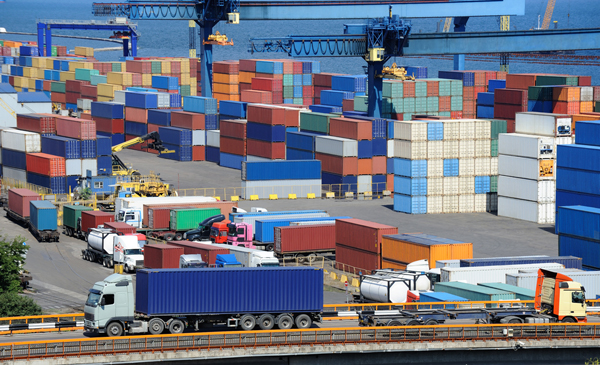 Transport kontenerowy – poznaj jego zalety